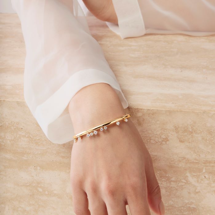 Hearts On Fire Hearts On Fire Cut Diamond Bangle Bracelet in 18K Yellow Gold (1.12ctw)