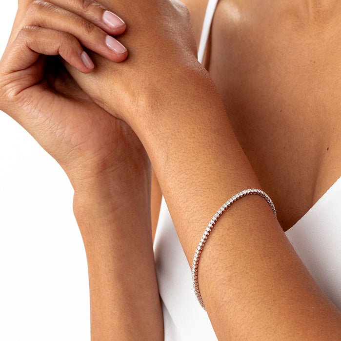 Memoire Round Diamond Line Bracelet in 18K White Gold (1.98ct)