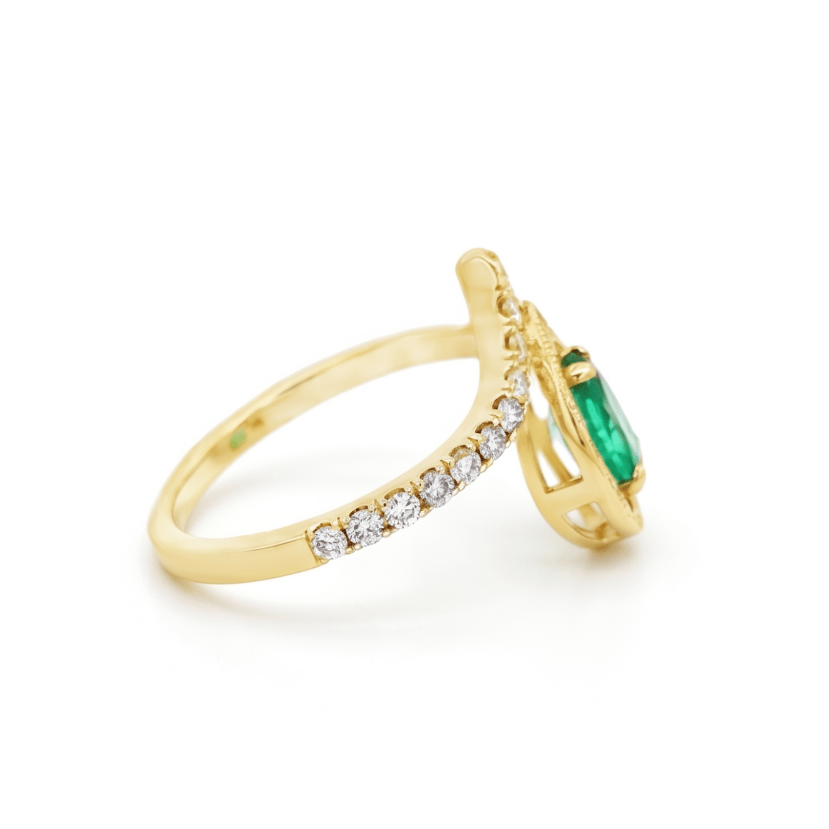 Pear Shape Emerald Yellow Gold Antique Fashion Ring (200 - 01388)