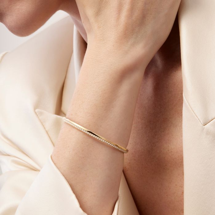 Vardy's Collection Barre Bangle in 18K Yellow Gold (0.8ct)