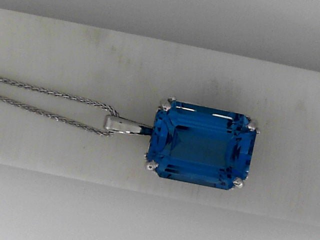 Vardy's Collection Emerald Blue Topaz Cable Link Pendant Necklace in 14K White Gold (3.37ct)