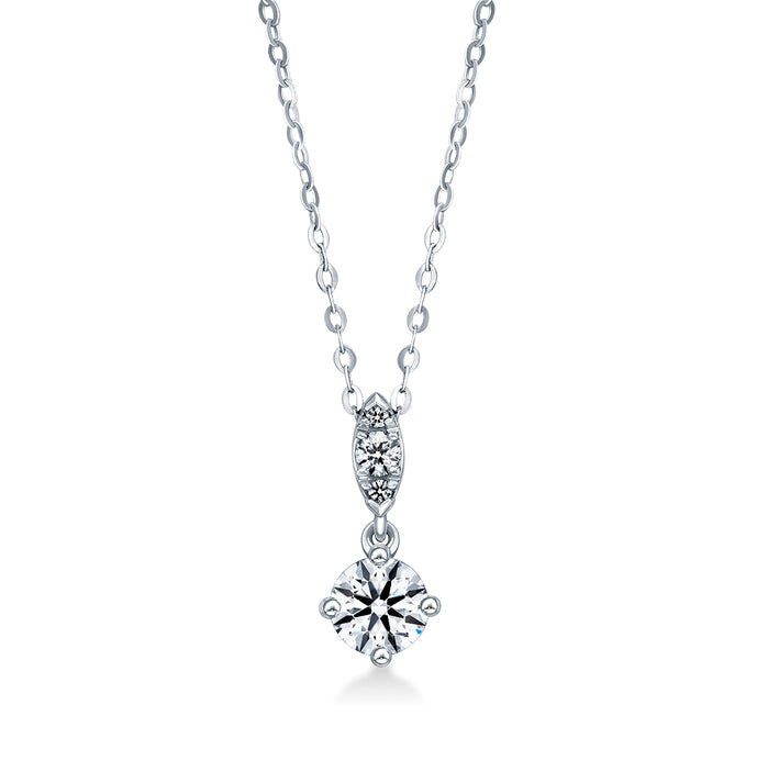 Vardy's Collection Heart on Fire Diamond Flower Pendant Necklace in 18K White Gold (0.62ctw)