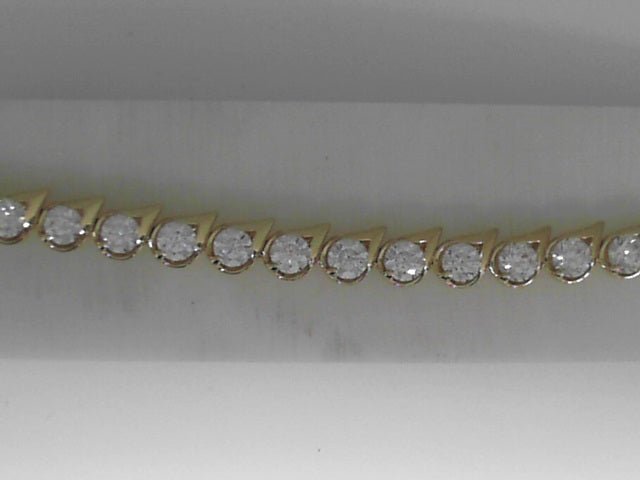 Vardy's Collection Hearts On Fire Cut Diamond Tennis Bracelet in 18K Yellow Gold (6.77ctw)