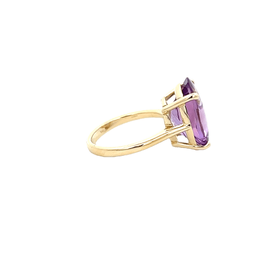 Vardy's Collection Oval Amethyst Fashion Ring in 14K Yellow Gold (7.31ct)