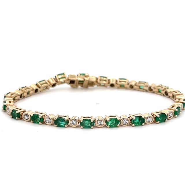 Vardy's Collection Oval Emerald and Round Diamond Bracelet in 14K Yellow Gold (7.34ct)