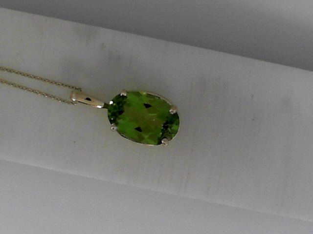 Vardy's Collection Oval Peridot Rabbit Ear Pendant Necklace in 14K Yellow Gold (3.48ct)