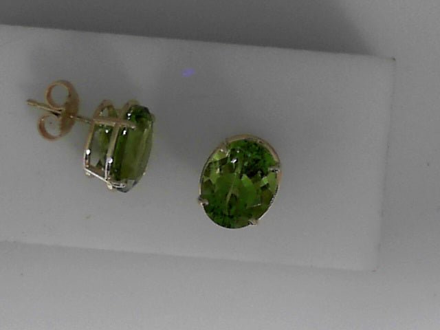 Vardy's Collection Oval Peridot Stud Earrings in 14K Yellow Gold (6.60ct)