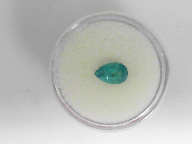 Vardy's Collection Pear Emerald Pendant Necklace in 14K Yellow Gold (1.16ct)