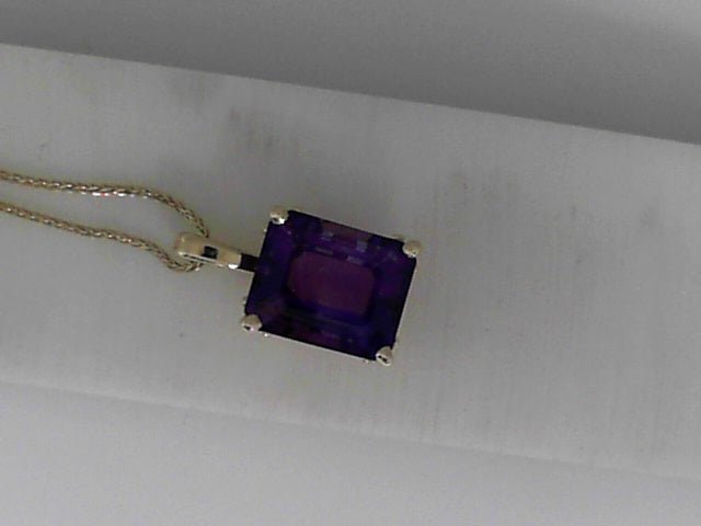 Vardy's Collection Rabbit Ear Amethyst Pendant Necklace in 14K Yellow Gold (4.38ct)