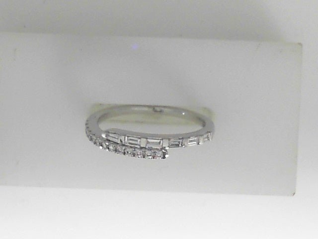 Vardy's Collection Round and Baguette Diamond 3/4 Wedding Band in 14K Yellow Gold (0.28ctw)