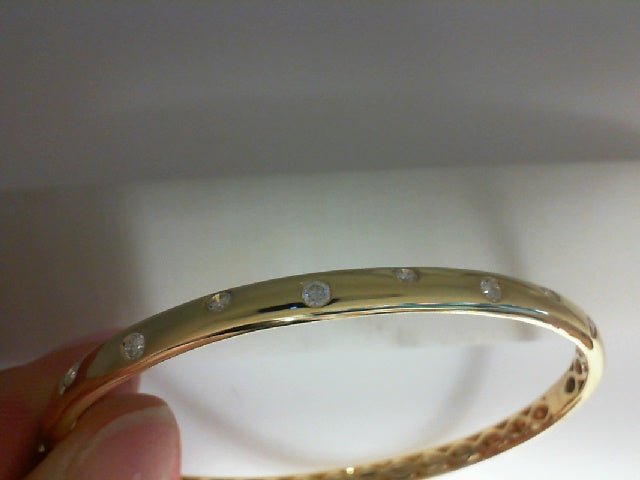 Vardy's Collection Round Diamond Gypsy Bangle Bracelet in 18K Yellow Gold (0.51ctw)