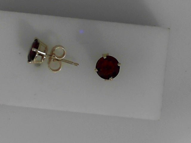 Vardy's Collection Round Garnet Stud Earrings in 14K Yellow Gold (1.60tcw)