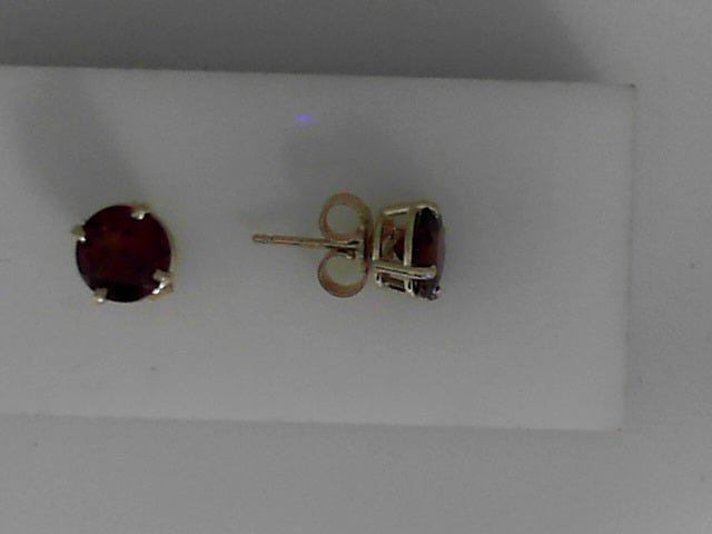 Vardy's Collection Round Garnet Stud Earrings in 14K Yellow Gold (2.52ct)