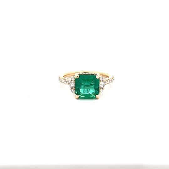 Vardy's Collection Square Cushion Green Emerald and Round Diamond Fashion Ring in 18K Yellow Gold (3.01ctw)
