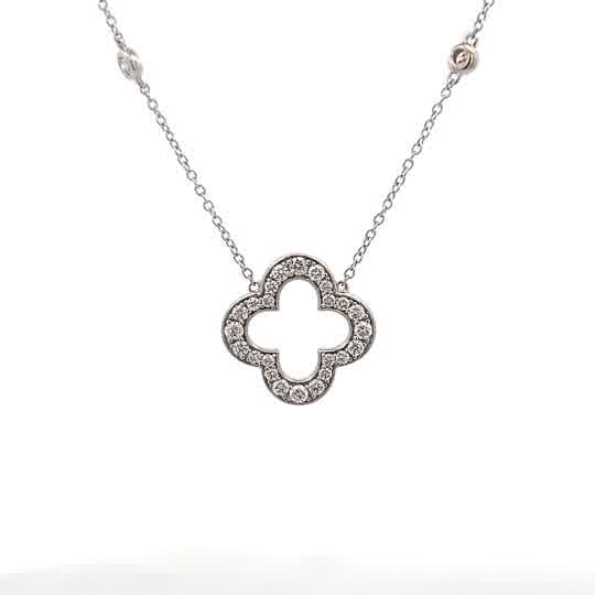 Flower Pendant in White Gold (160-02208)