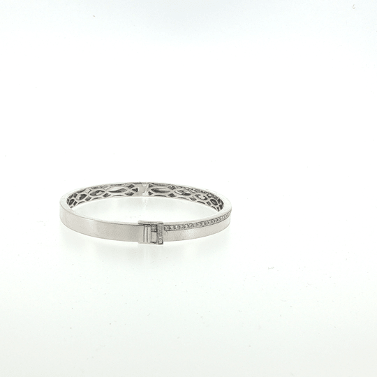 Diamond Bangle Bracelet in White Gold (170-33201)