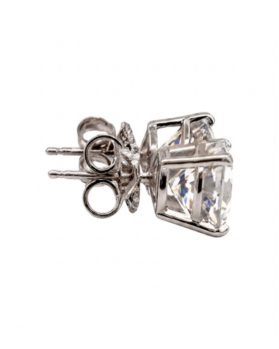 Small Stud Earrings in White Gold (210-01637)