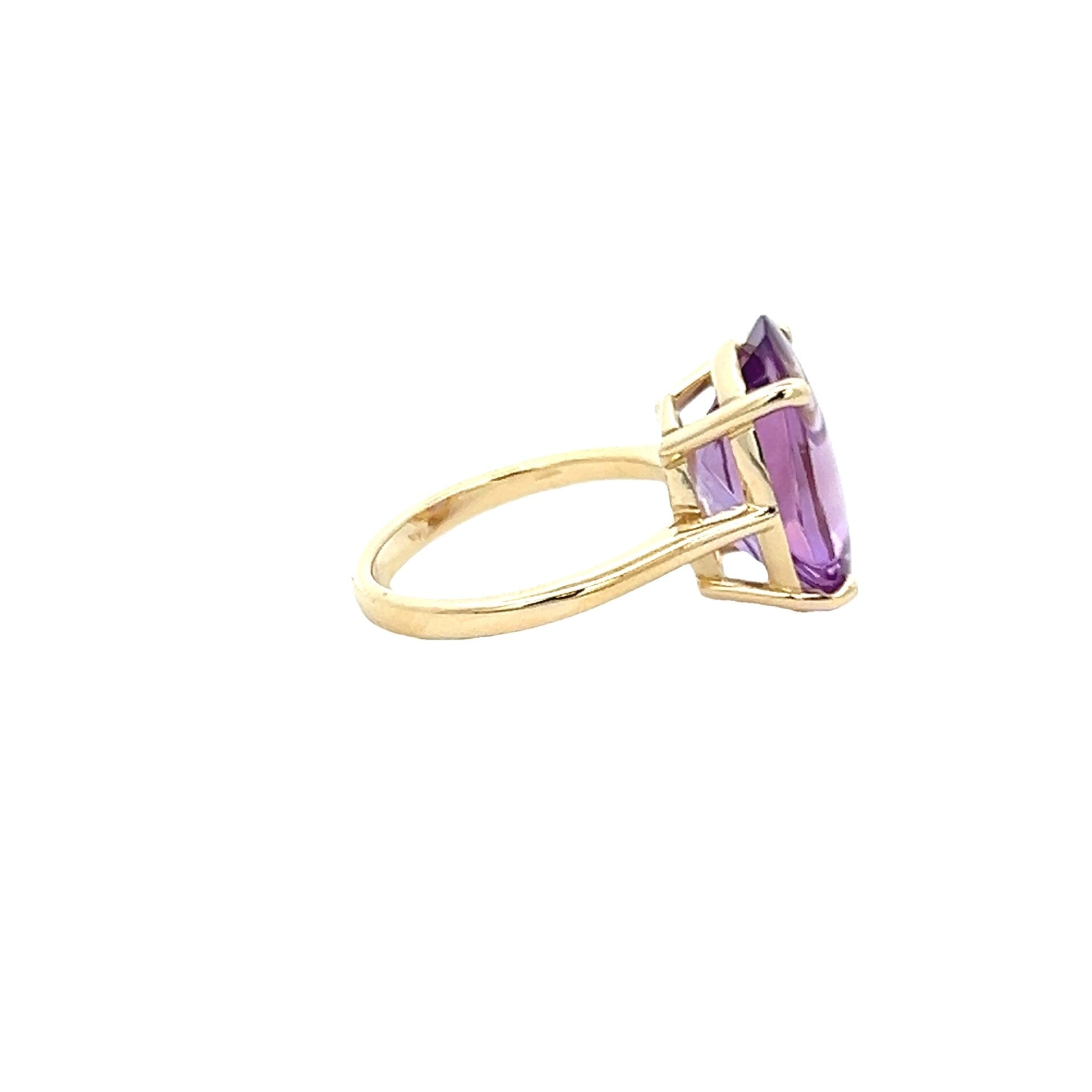 Vardy's Collection Oval Amethyst Fashion Ring in 14K Yellow Gold (7.31ct)
