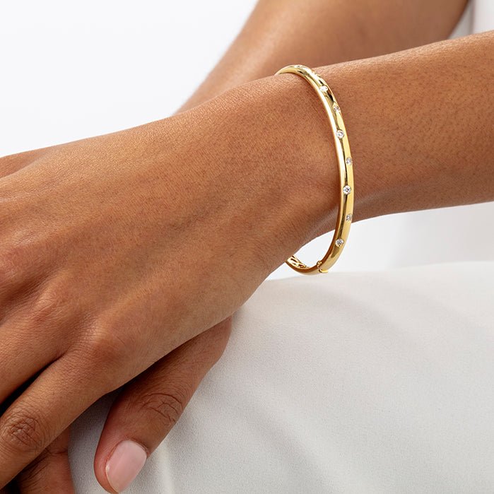 Vardy's Collection Round Diamond Gypsy Bangle Bracelet in 18K Yellow Gold (0.51ctw)