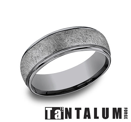 Vardy's Collection Round Diamond Tapered Shank Ring in 18K White Gold
