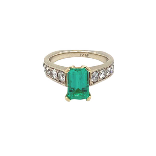 14 Karat White Gold Emerald-Cut Emerald Fashion Ring