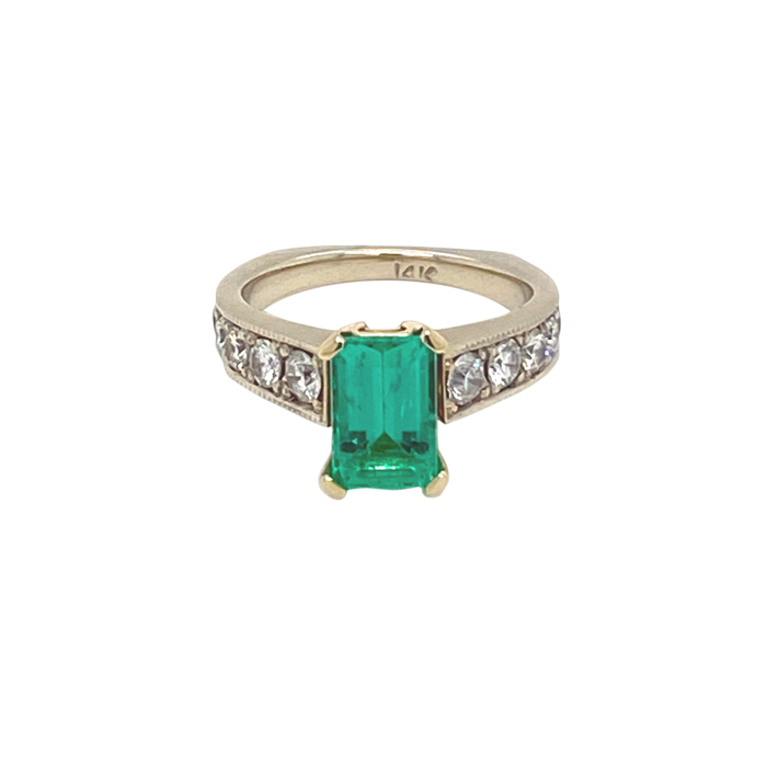 14 Karat White Gold Emerald-Cut Emerald Fashion Ring
